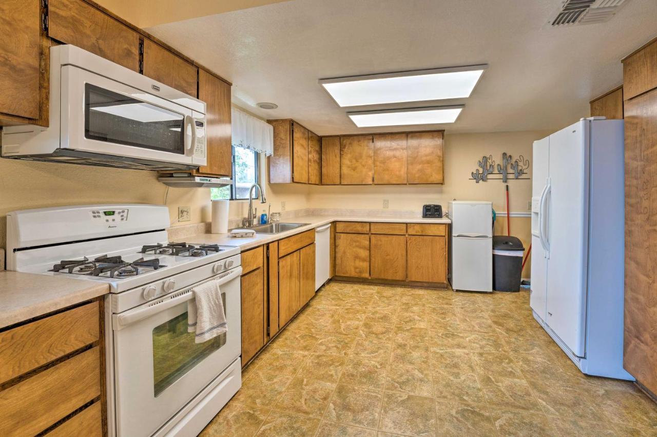 Updated Family Home - 2 Blocks To Colorado River! Bullhead City Exterior photo